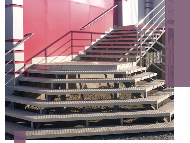 Лестницы для магазина в Заинске — изготовление и монтаж