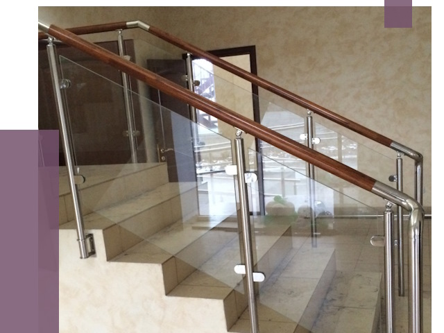 Комбинированные перила из металла и дерева в Заинске