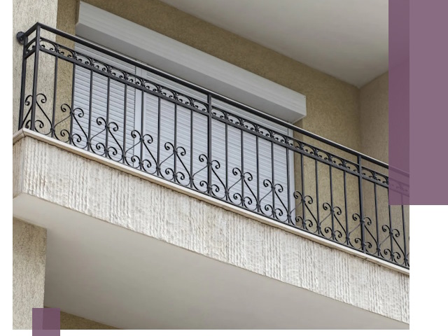 Балконные ограждения из металла и стекла в Заинске для домов